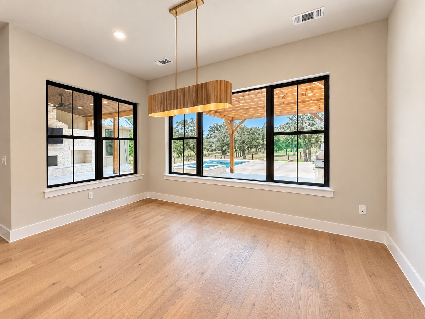 06-jlp-3120-dining-pool-views