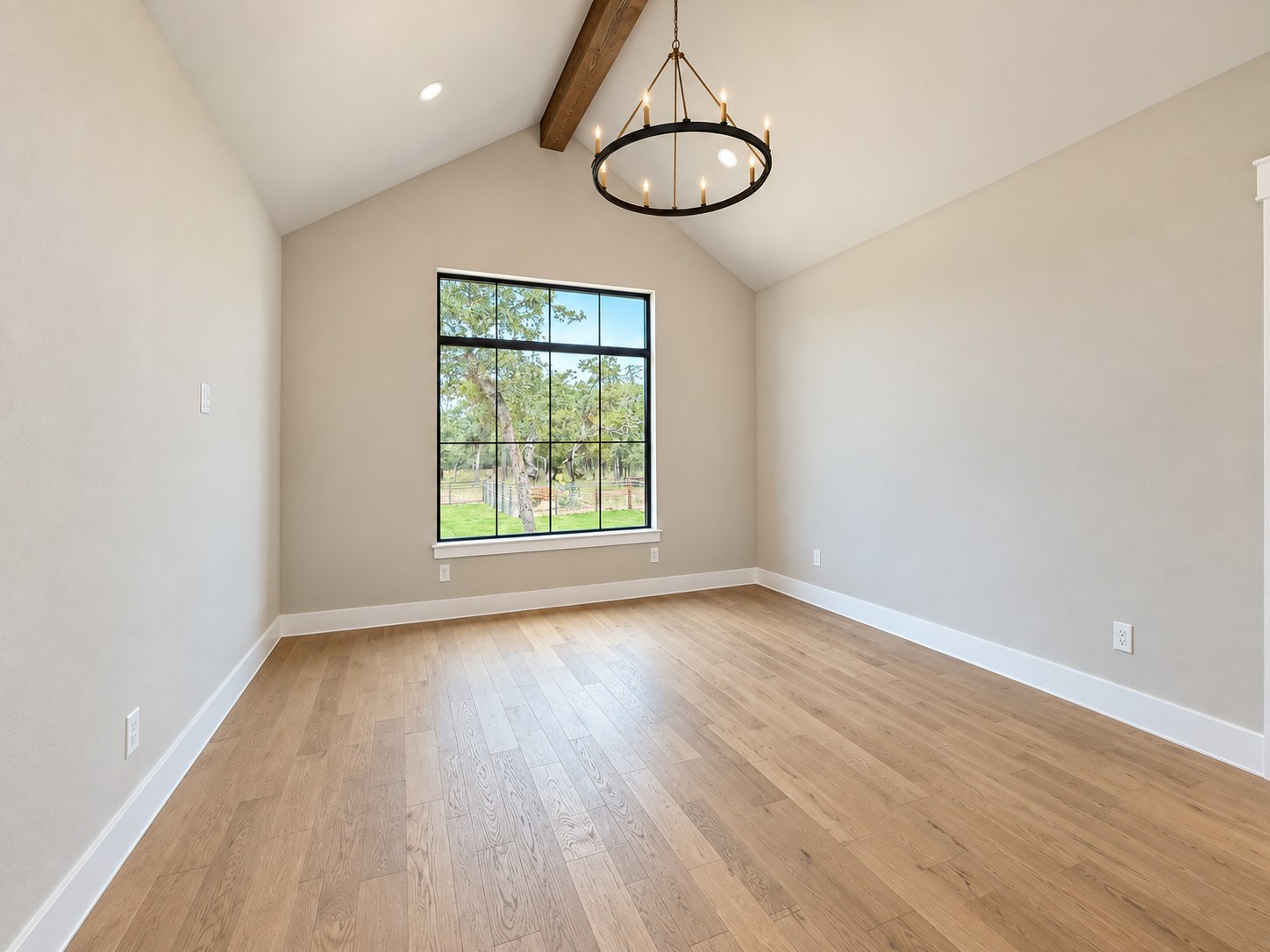 07-jlp-3120-vaulted-room