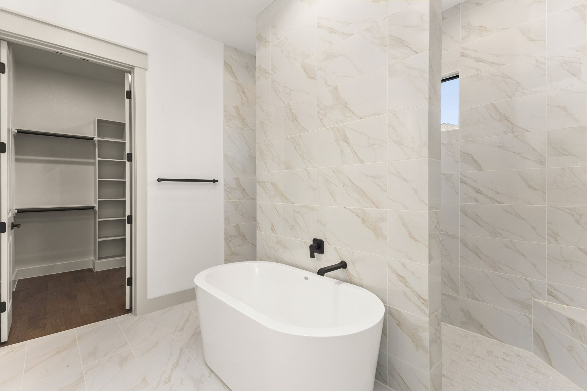 ASH_INTERIOR_01