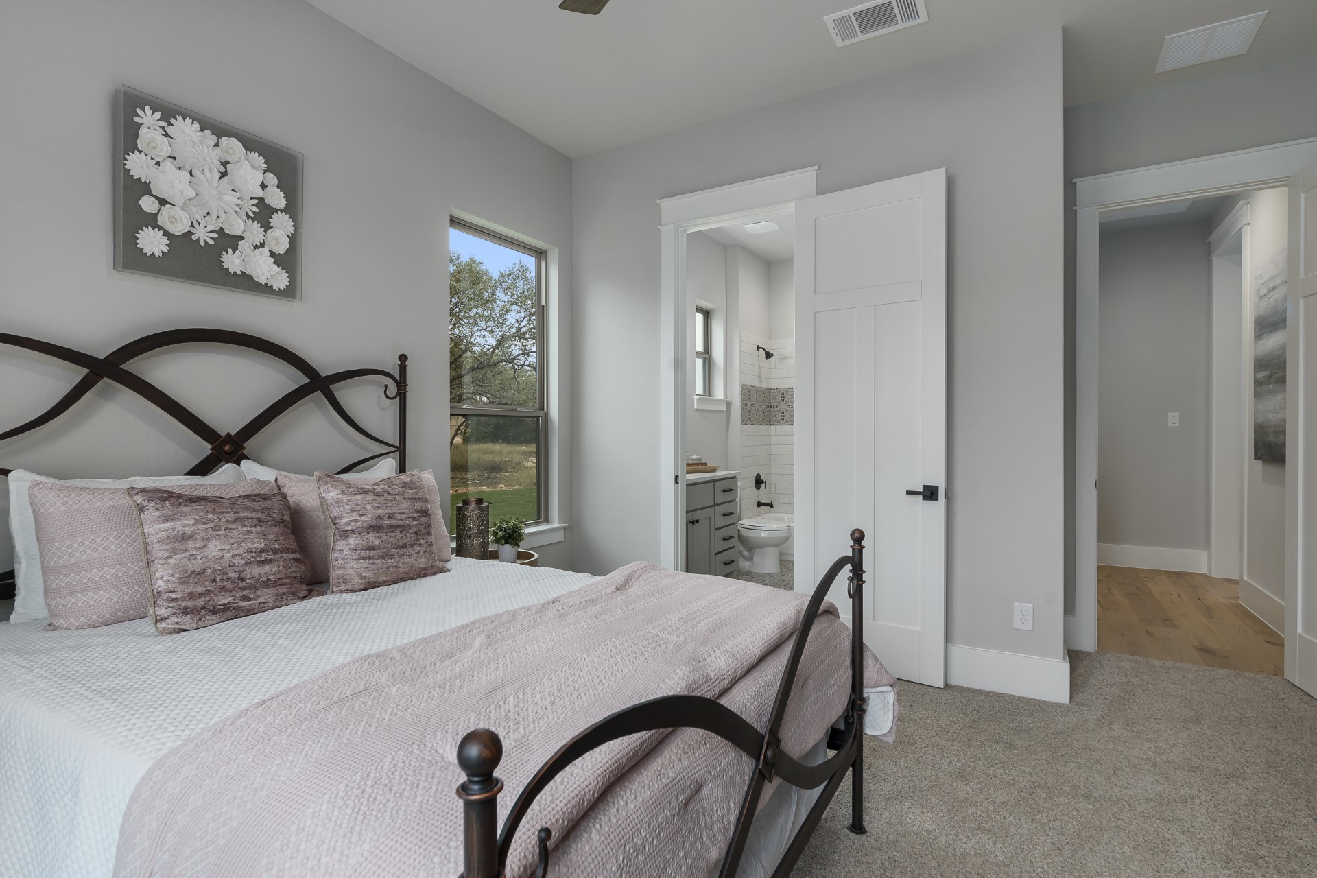 BelleOaks-Bedroom2Bathroom