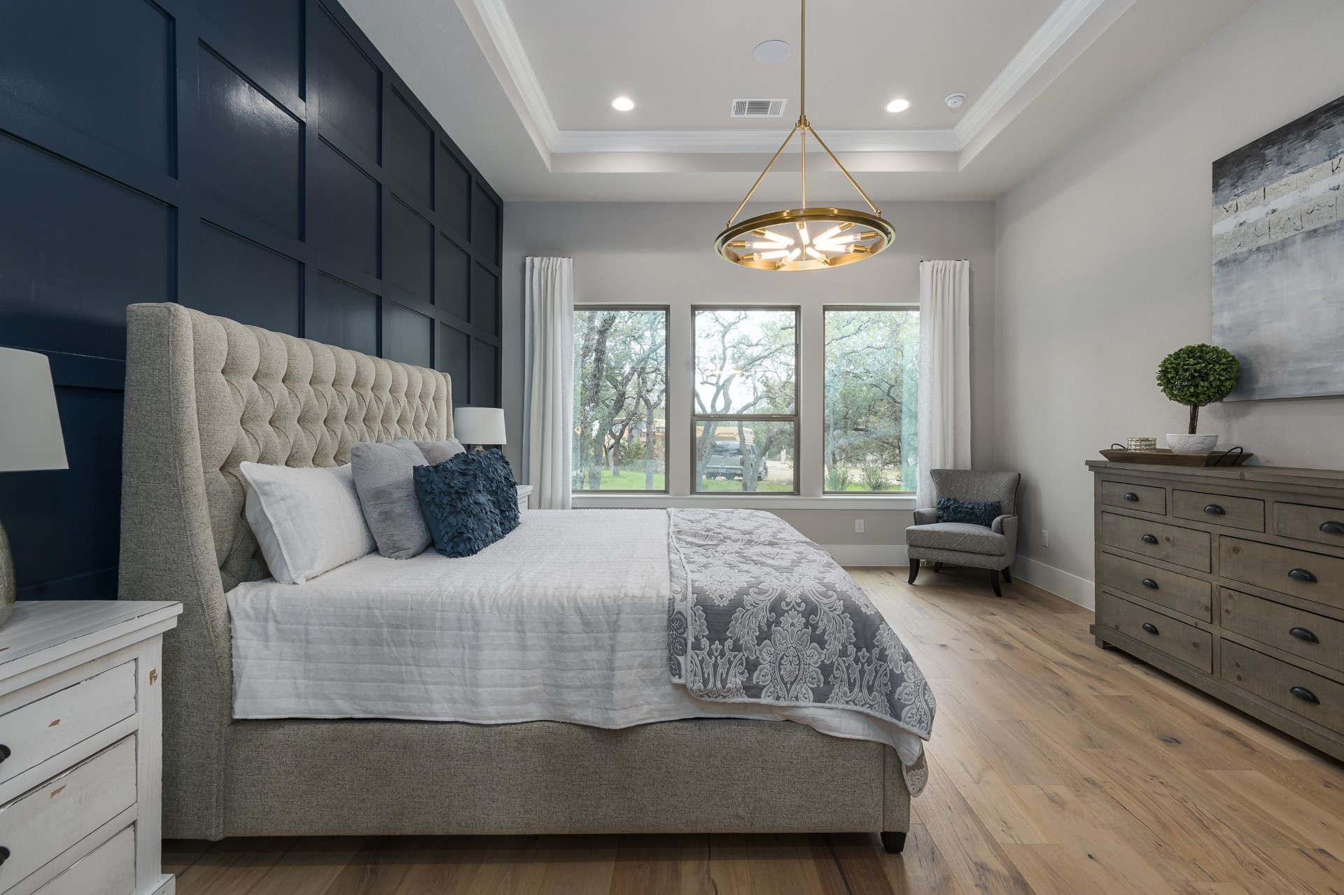 BelleOaks-MasterBedroom-side