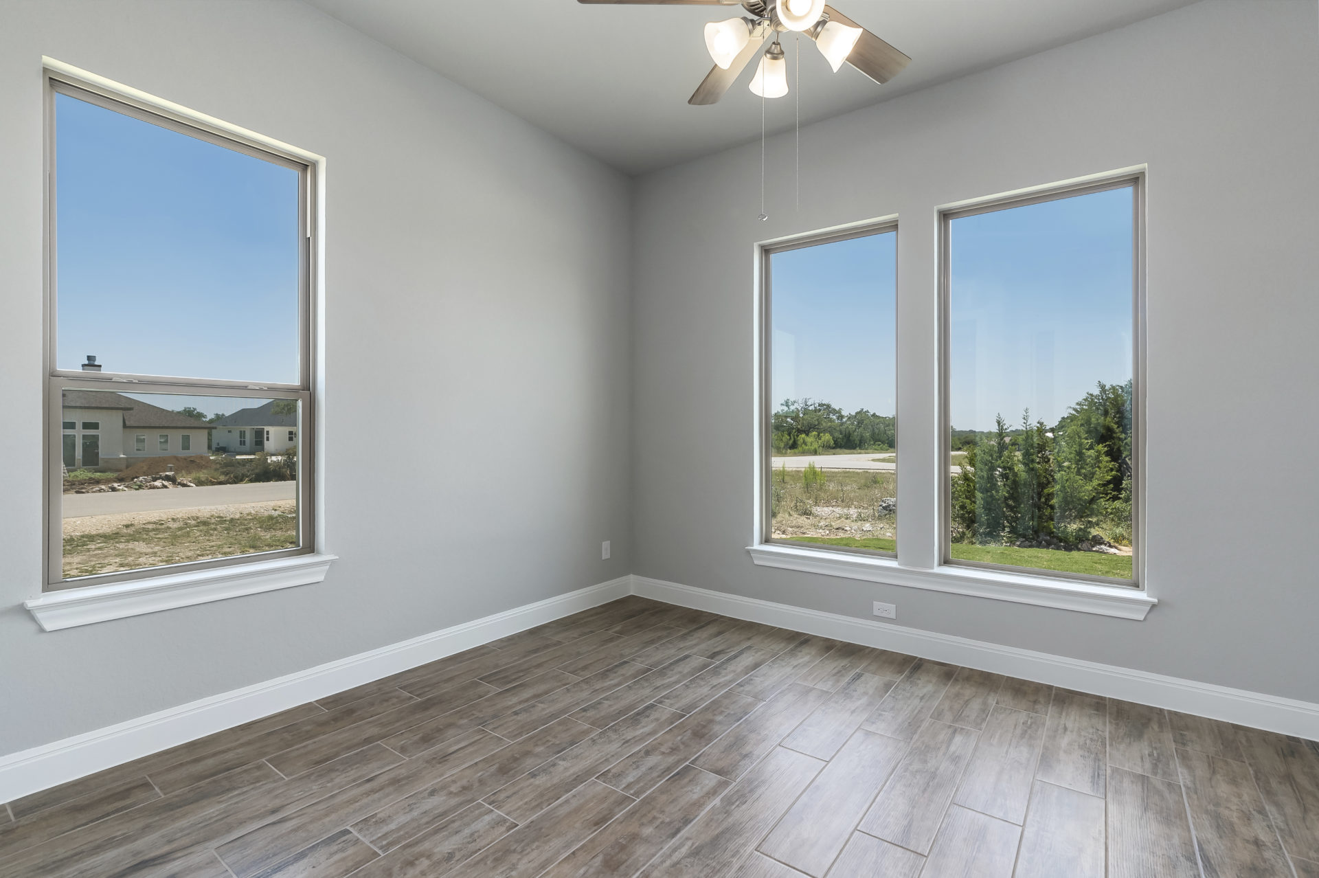 Birch-Front_Room_with_Hard_Floors_2