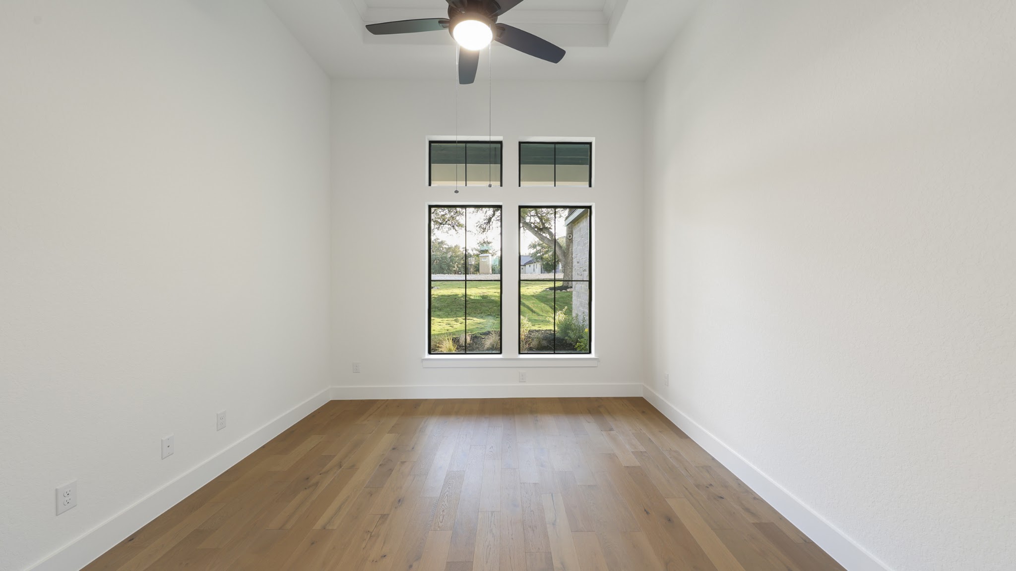 PECAN_INTERIOR_01