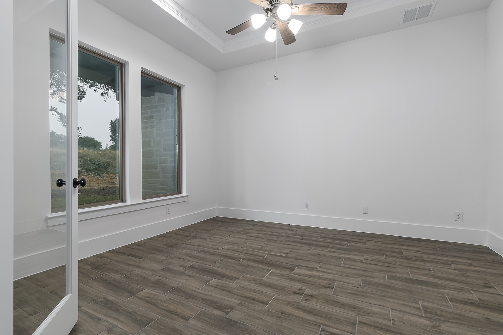 Somerset_V2-Large_Room_with_Hardwood_Floor_2