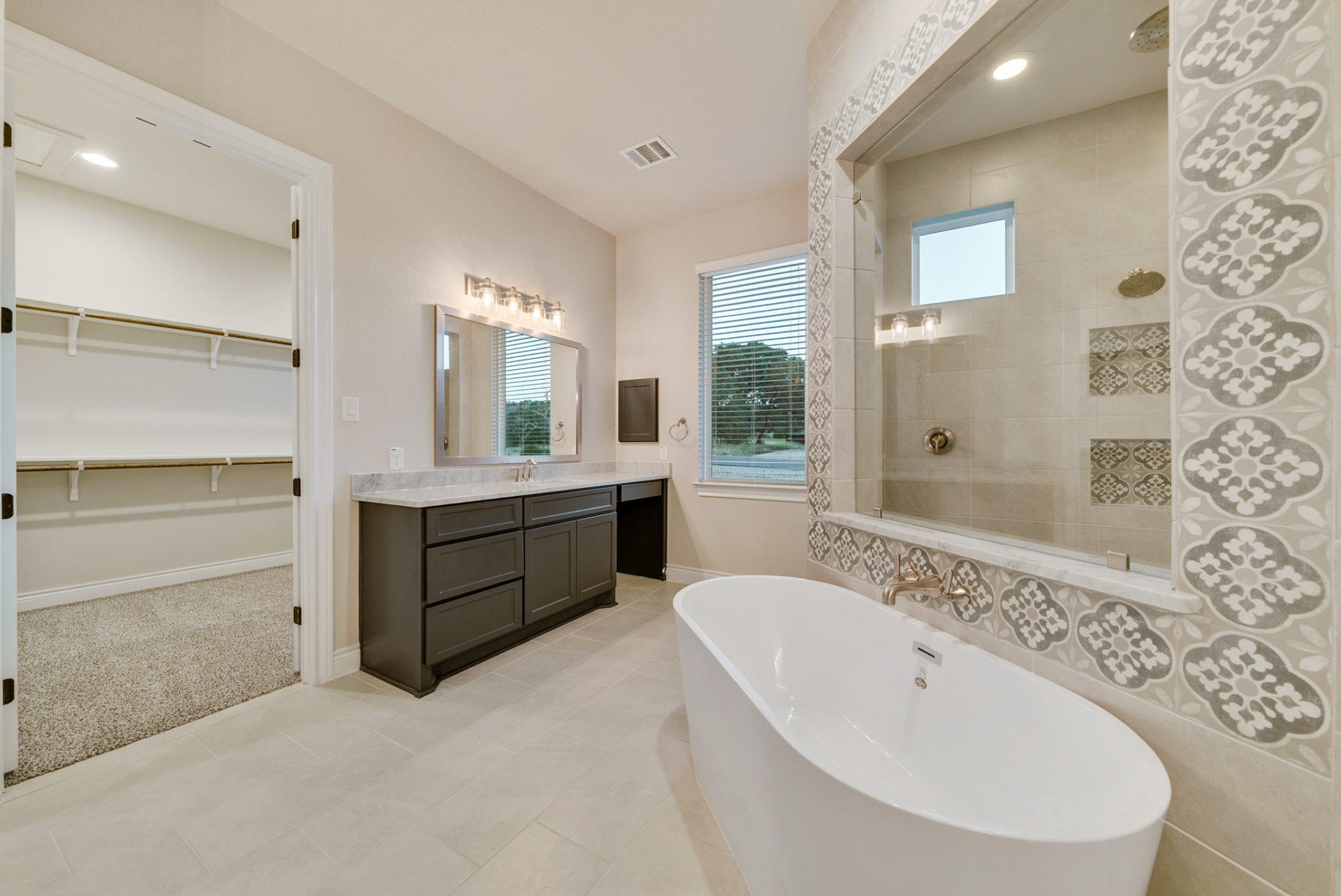 Somerset-Whole_Bathroom_2